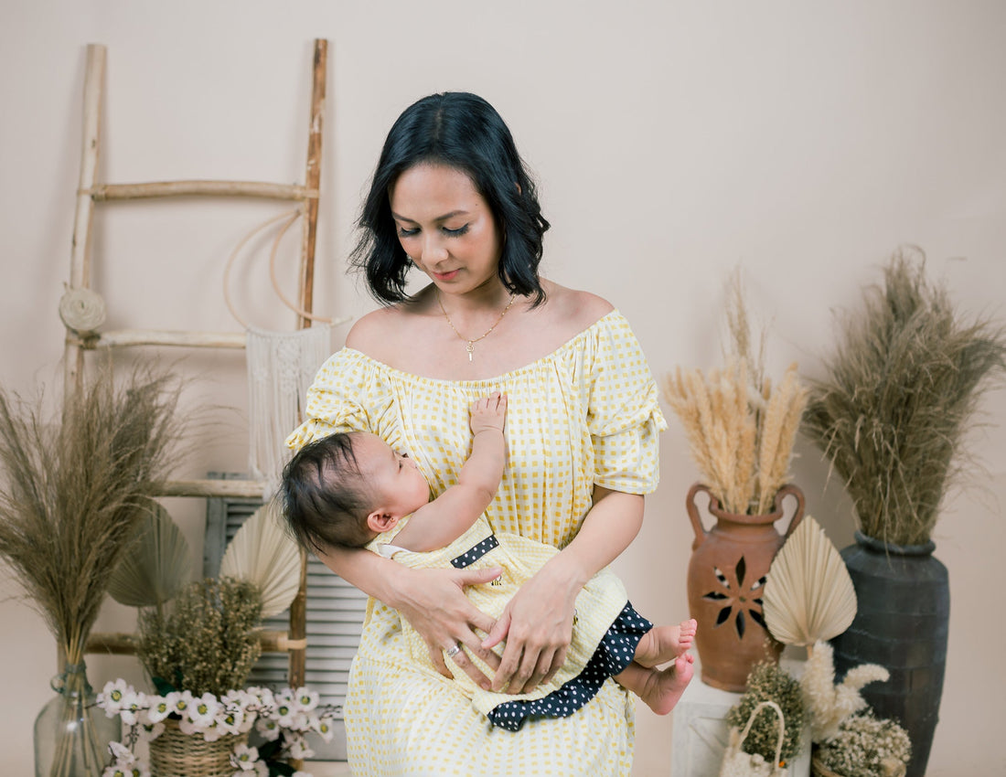 How to Confidently Breastfeed in Public