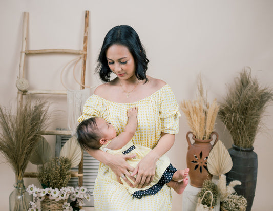 How to Confidently Breastfeed in Public
