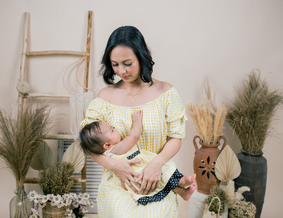 How to Confidently Breastfeed in Public